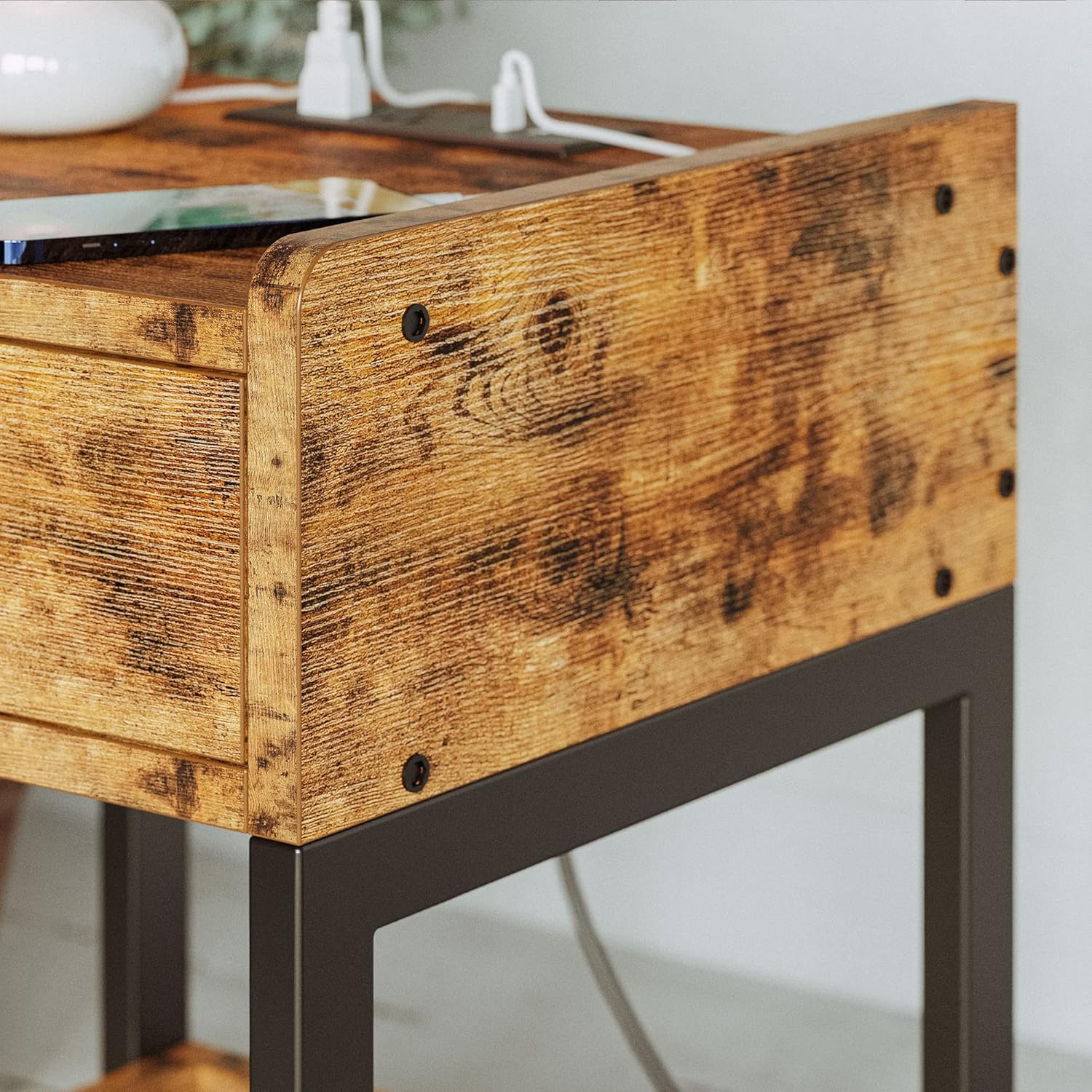 LIKIMIO Retro Charging Nightstand